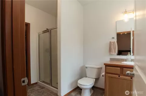 Bath - 922 Grinnell Ave SW, Orting, WA 98360 photo 2 of 3