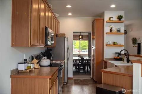 Kitchen - 922 Grinnell Ave SW, Orting, WA 98360 photo 2 of 3