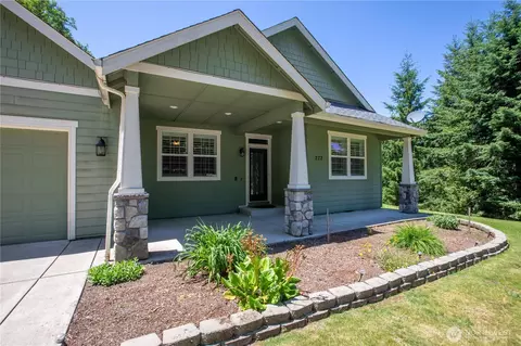 272 Trout Lakes Rd, Castle Rock, WA 98611