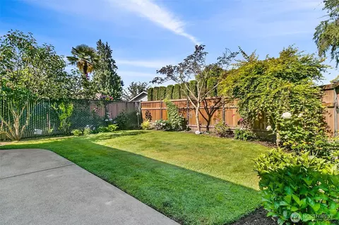 Exterior - 722 Alder Ave, Sumner, WA 98390 photo 8 of 9
