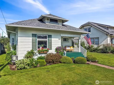 Exterior - 722 Alder Ave, Sumner, WA 98390 photo 2 of 9
