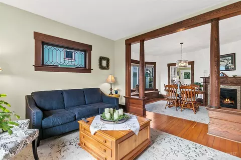 Living - 722 Alder Ave, Sumner, WA 98390 photo 4 of 5