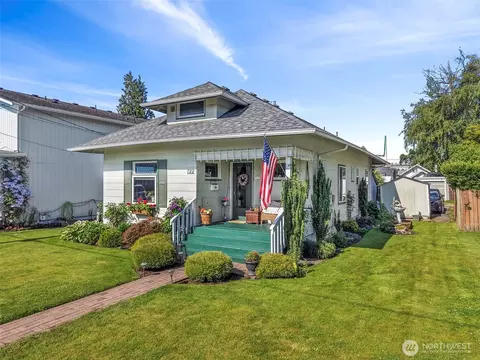 Exterior - 722 Alder Ave, Sumner, WA 98390 photo 3 of 9