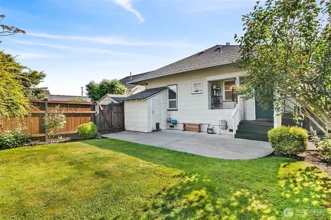 Exterior - 722 Alder Ave, Sumner, WA 98390 photo 6 of 9