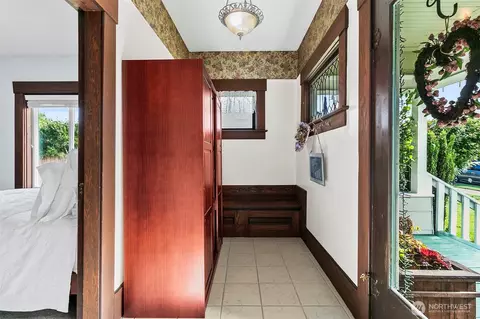 Entry Way - 722 Alder Ave, Sumner, WA 98390 photo 1 of 1