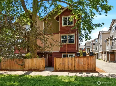 723 N 95th St #A, Seattle, WA 98103