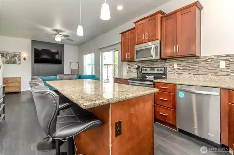Kitchen - 17609 146th Ave E, Orting, WA 98360 photo 2 of 5