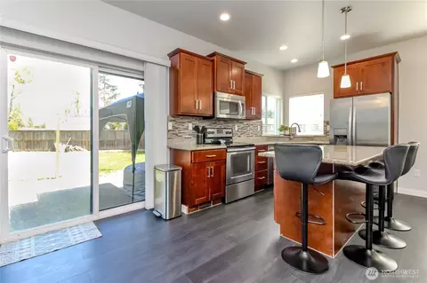 Kitchen - 17609 146th Ave E, Orting, WA 98360 photo 4 of 5
