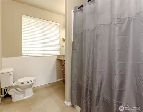 Bath - 17609 146th Ave E, Orting, WA 98360 photo 2 of 4