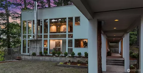 2261 W Lake Sammamish Pkwy SE, Bellevue, WA 98008