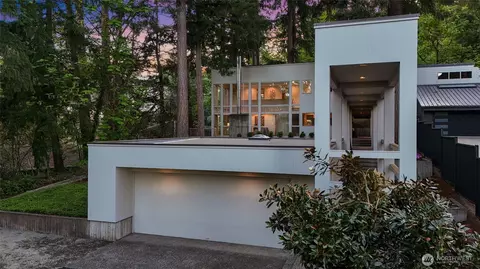 2261 W Lake Sammamish Pkwy SE, Bellevue, WA 98008
