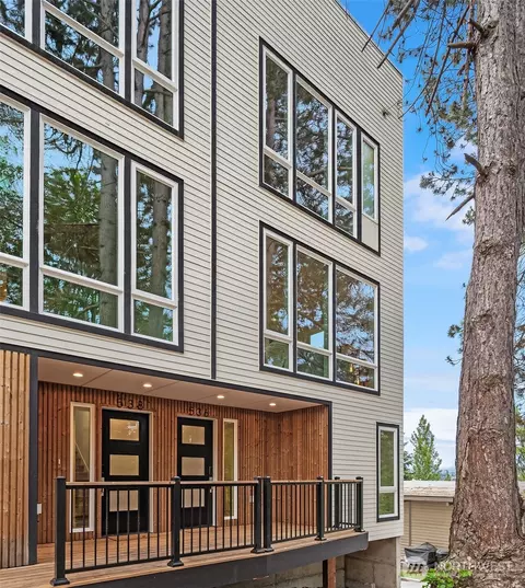 542 W Barrett St, Seattle, WA 98109