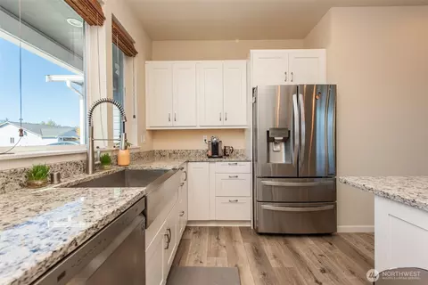Kitchen - 44 Chiesa Pl, Sequim, WA 98382 photo 2 of 6