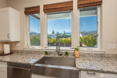 Kitchen - 44 Chiesa Pl, Sequim, WA 98382 photo 4 of 6