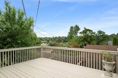 Exterior - 2052 E Wright Ave, Tacoma, WA 98404 photo 4 of 8