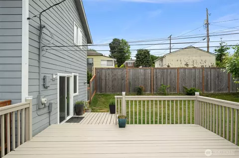 Exterior - 2052 E Wright Ave, Tacoma, WA 98404 photo 3 of 8