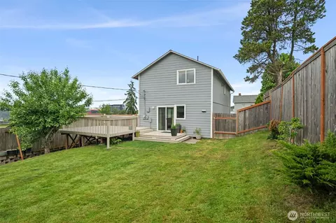 Exterior - 2052 E Wright Ave, Tacoma, WA 98404 photo 7 of 8