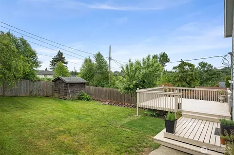 Exterior - 2052 E Wright Ave, Tacoma, WA 98404 photo 6 of 8