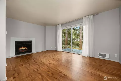 Living - 1526 192nd St SE #O4, Bothell, WA 98012 photo 3 of 6