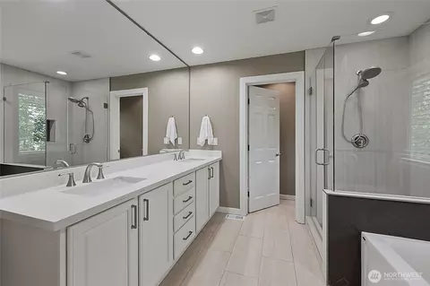 Bath - 115 170th St SE, Bothell, WA 98012 photo 2 of 4