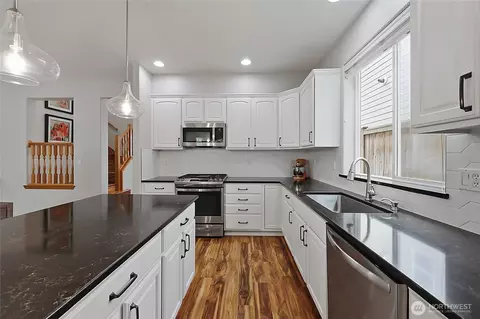 Kitchen - 115 170th St SE, Bothell, WA 98012 photo 3 of 3