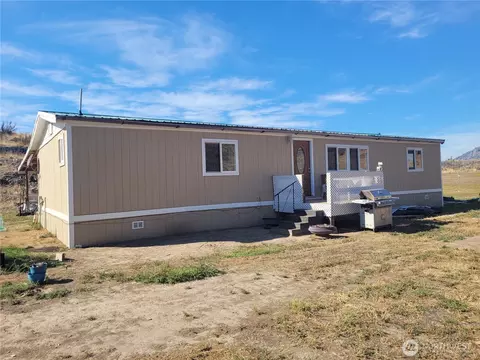 20 Round Up Rd, Oroville, WA 98844