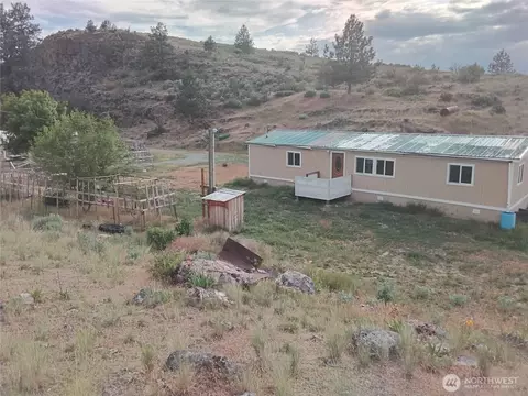 20 Round Up Rd, Oroville, WA 98844
