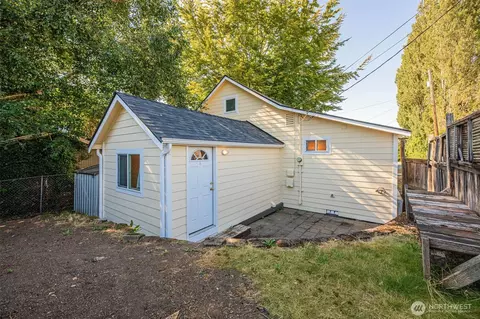 Exterior - 1710 36th St, Everett, WA 98201 photo 10 of 17