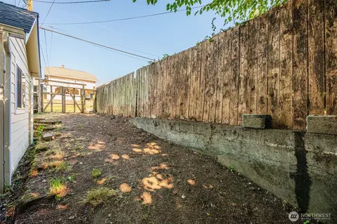 Exterior - 1710 36th St, Everett, WA 98201 photo 16 of 17