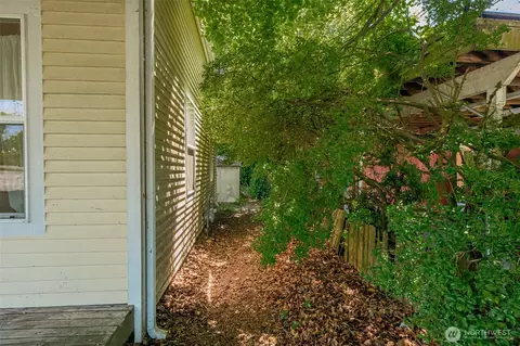 Exterior - 1710 36th St, Everett, WA 98201 photo 3 of 8