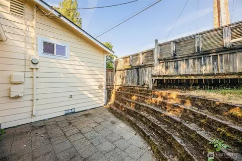 Exterior - 1710 36th St, Everett, WA 98201 photo 14 of 17