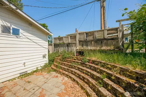 Exterior - 1710 36th St, Everett, WA 98201 photo 7 of 8