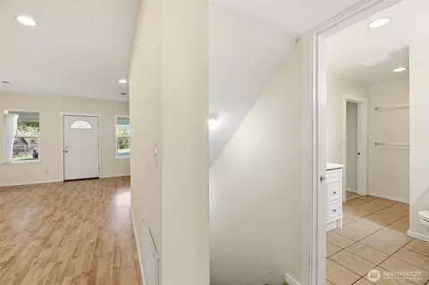 Entry Way - 1710 36th St, Everett, WA 98201 photo 1 of 2