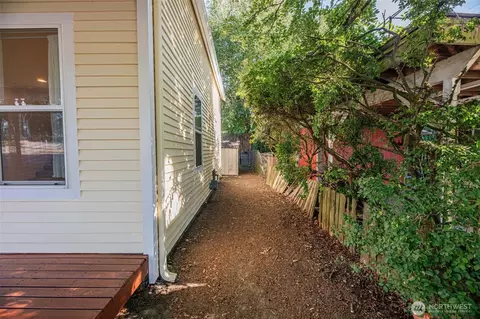 Exterior - 1710 36th St, Everett, WA 98201 photo 9 of 17