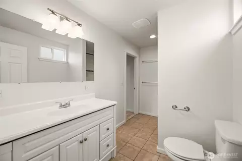 Bath - 1710 36th St, Everett, WA 98201 photo 1 of 2