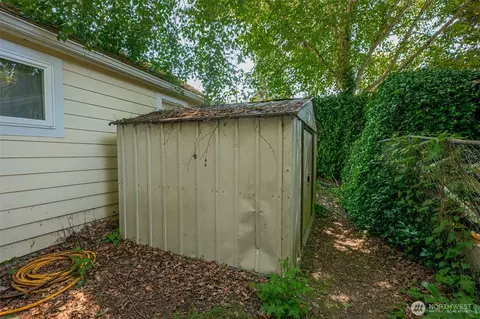 Exterior - 1710 36th St, Everett, WA 98201 photo 4 of 8