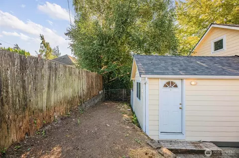 Exterior - 1710 36th St, Everett, WA 98201 photo 11 of 17