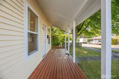 Exterior - 1710 36th St, Everett, WA 98201 photo 6 of 17