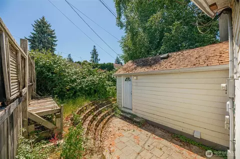 Exterior - 1710 36th St, Everett, WA 98201 photo 6 of 8