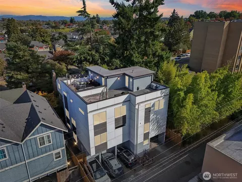 6325 34th Ave SW #C, Seattle, WA 98126