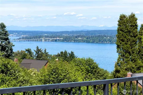 614 35th Ave, Seattle, WA 98122