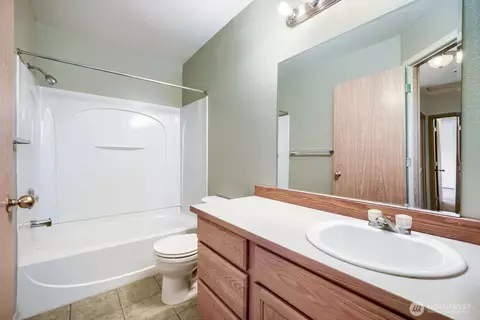 Bath - 3727 E St, Tacoma, WA 98404 photo 3 of 4