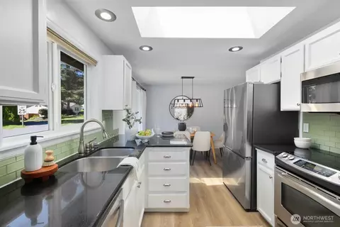 Kitchen - 17907 25th Dr SE, Bothell, WA 98012 photo 2 of 3
