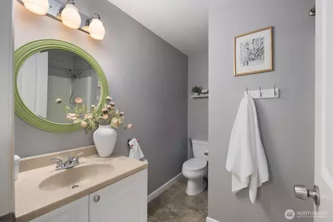 Bath - 17907 25th Dr SE, Bothell, WA 98012 photo 2 of 4