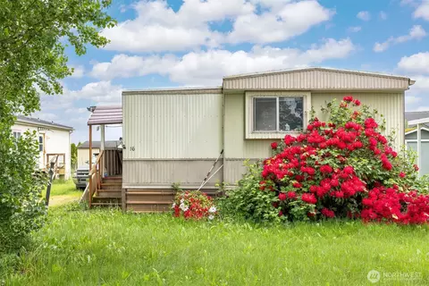 380 E Pole Rd #16, Lynden, WA 98264