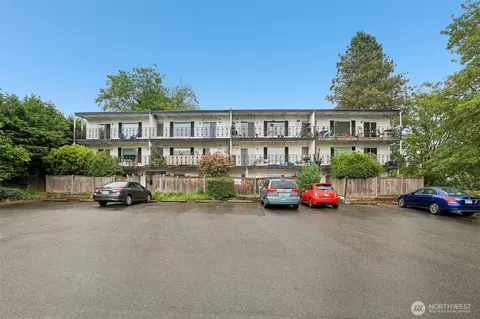 1020 S 230th St #106, Des Moines, WA 98198