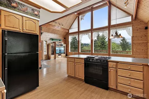 Kitchen - 16732 249th St E, Orting, WA 98360 photo 4 of 5