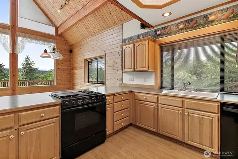 Kitchen - 16732 249th St E, Orting, WA 98360 photo 3 of 5