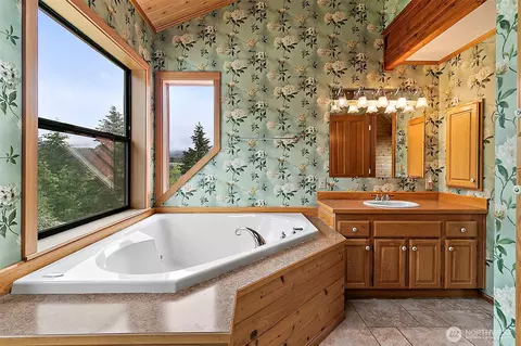 Bath - 16732 249th St E, Orting, WA 98360 photo 4 of 5