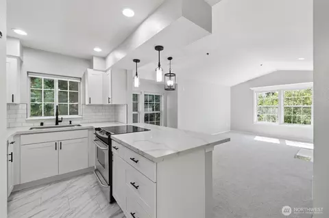 2560 118th Ave SE #3-301, Bellevue, WA 98005